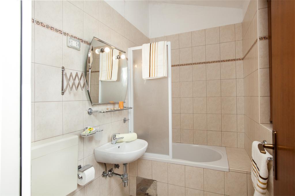 B&B Moderno Fažana Oda fotoğraf