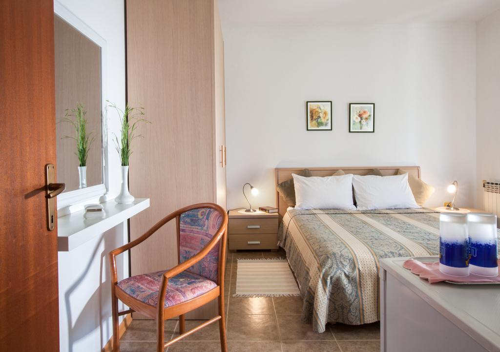 B&B Moderno Fažana Oda fotoğraf