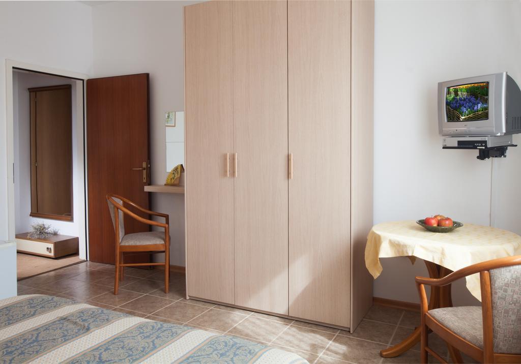 B&B Moderno Fažana Oda fotoğraf